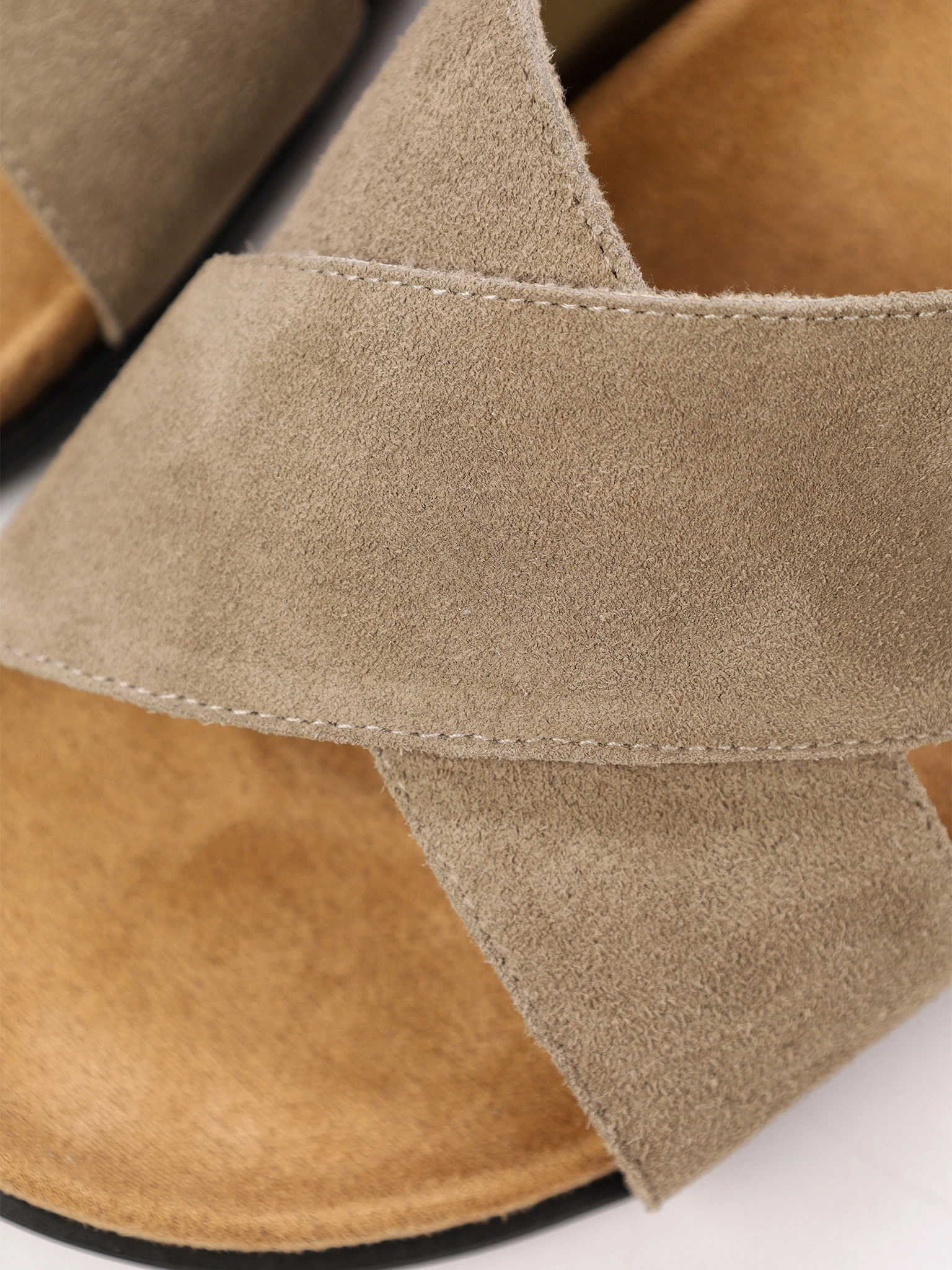 Сланцы цвета хаки на низкой подошве